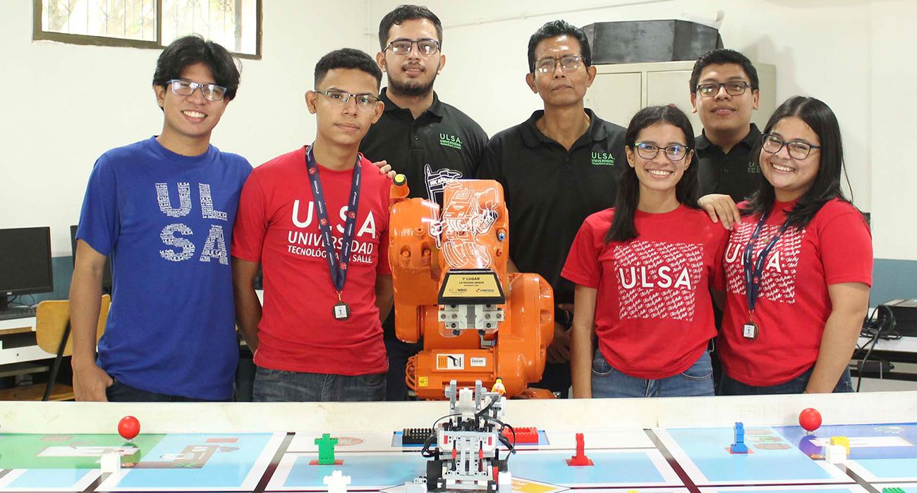 Estudiantes de ULSA ganadores del primer lugar de las Olimpiadas Nacionales de Robótica categoría Senior